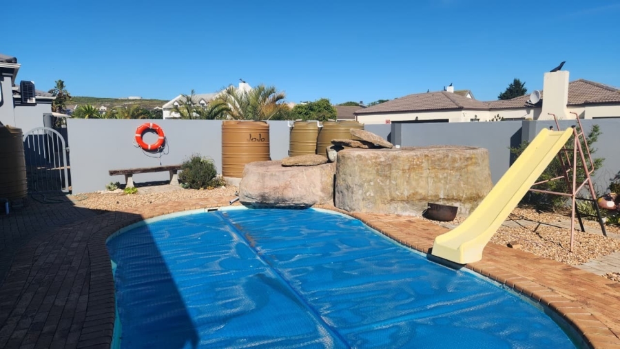 5 Bedroom Property for Sale in Country Club Western Cape
